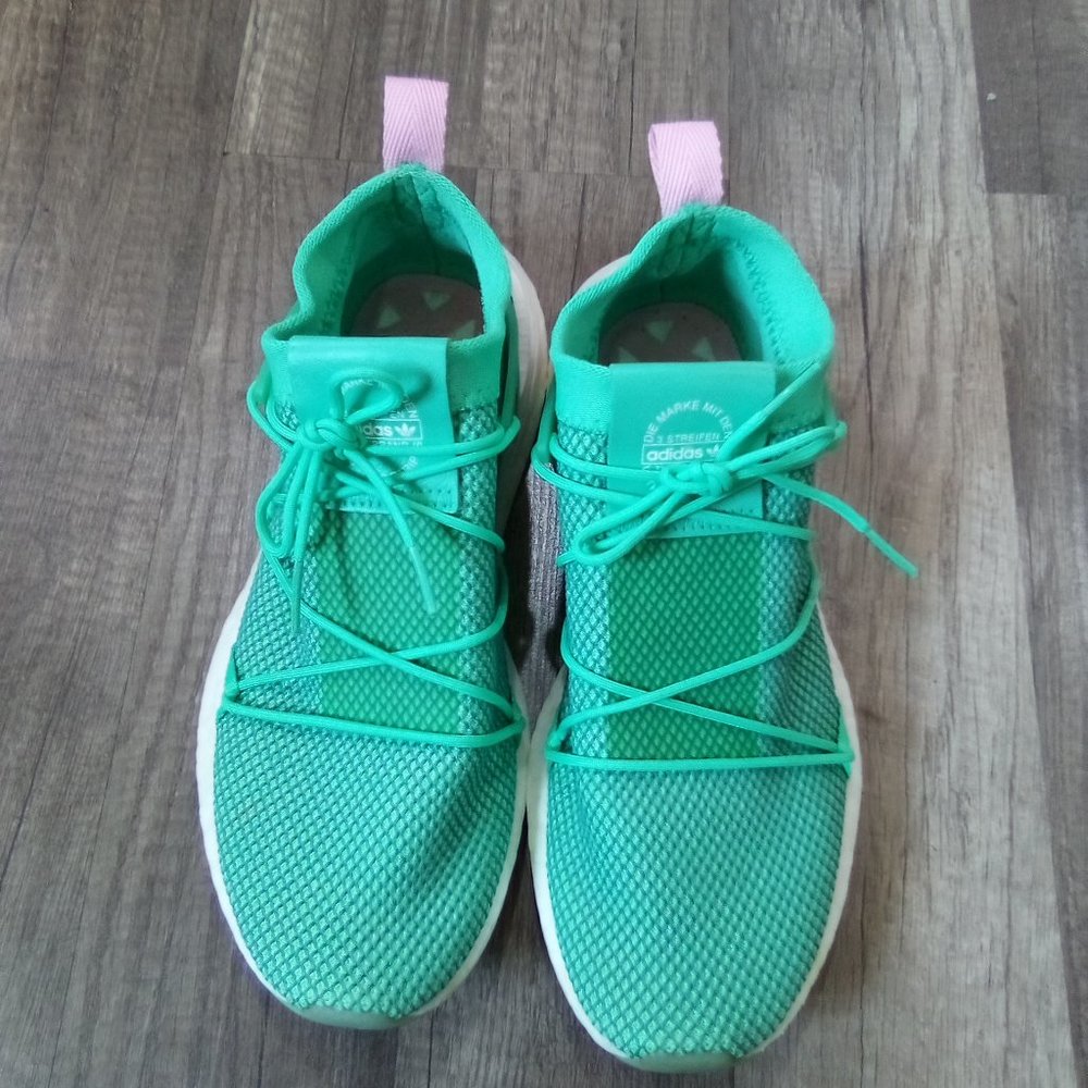Adidas women's green running shoes size 7.5